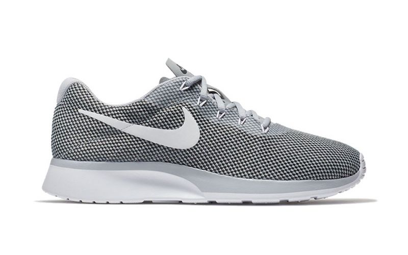 NIKE TANJUN RACER MUJER GRIS BLANCO| Nike descuentos mujer