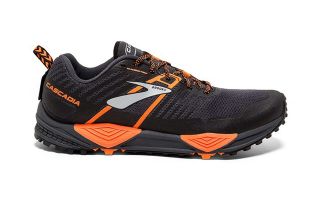 BROOKS CASCADIA 13 NEGRO NARANJA 1102851D026