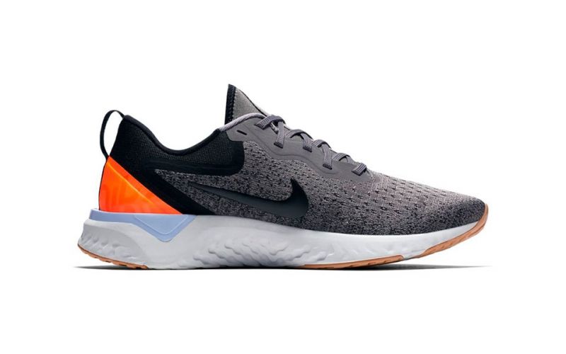 nike naranja con gris