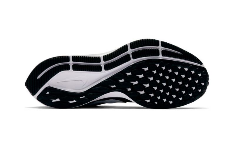 pegasus 35 black white