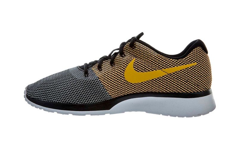 Nike tanjun Racer Negro Dorado | Estilo elegante y casual
