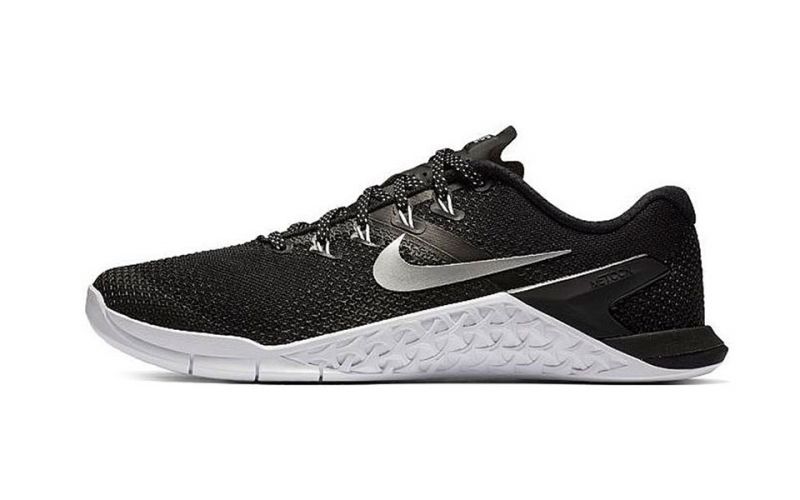 nike metcon 4 black white