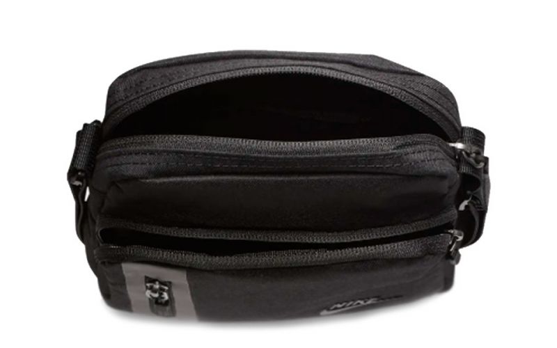 Bolso Nike Core Small Items 3.0 Negro Bolso duradero y cómodo
