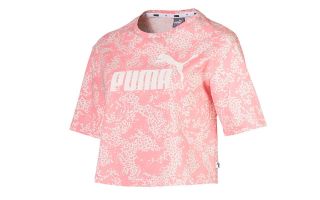 CAMISETA ELEVATED ESSENTIALS CROPPED LOGO AOP ROSA MUJER