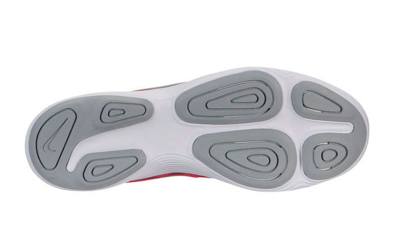 Asistente Alfombra de pies embudo Nike Revolutión 4 Rojo Gris - Amortiguación ligera