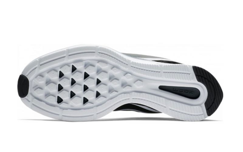 Nike Zoom Strike Negro Blanco - Excelente amortiguación