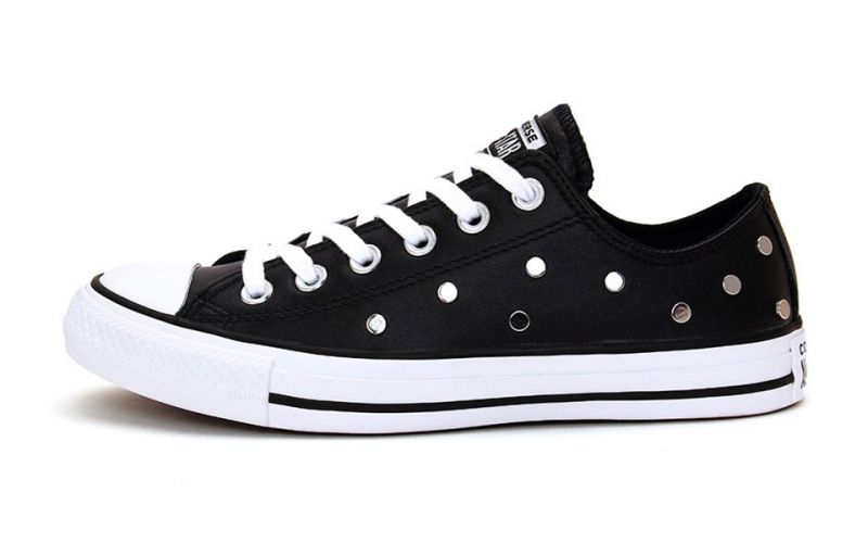 chuck taylor all star studs low top