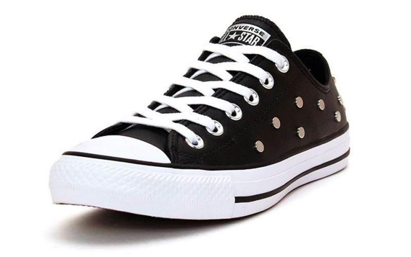 chuck taylor all star studs low top