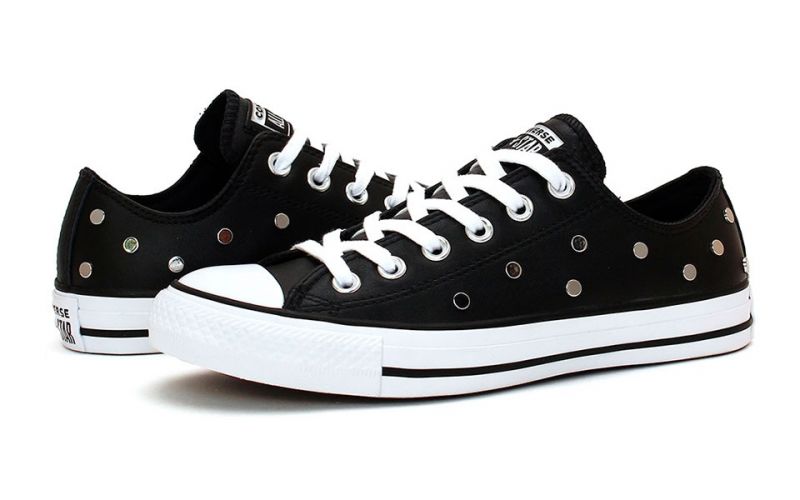 chuck taylor all star studs low top