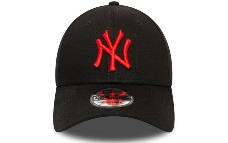 Gorra League Essential 9forty Negro Rojo