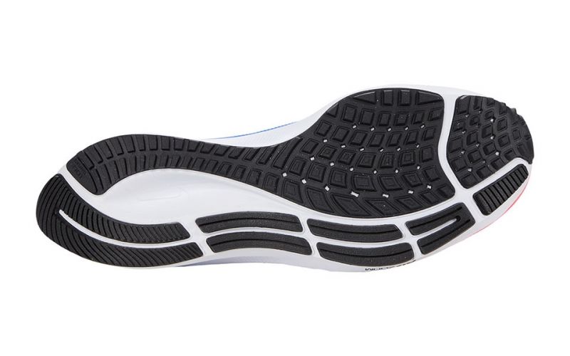 Nike Zapatilla Air Force 1 '07 Essential mujer en Blanco