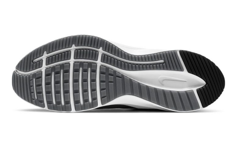 Nike Quest 3 black white - Resistant
