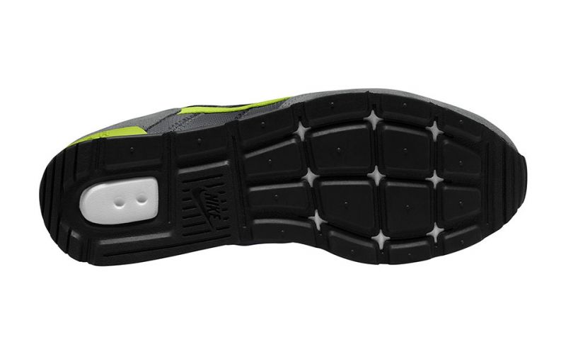 nike venture runner grey