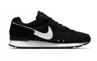 Nike VENTURE RUNNER BLACK WHITE WOMEN