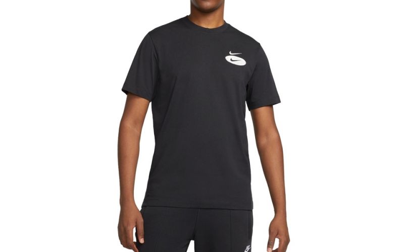 Camiseta Sportswear Swoosh Negro