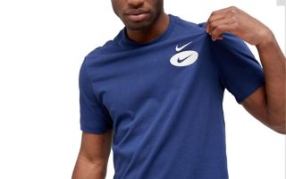 CAMISETA SPORTSWEAR SWOOSH AZUL MARINO