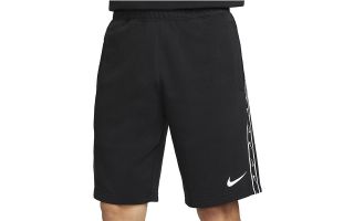 Nike PANTALON CORTO SPORTSWEAR REPEAT FLEECE NEGRO BLANCO